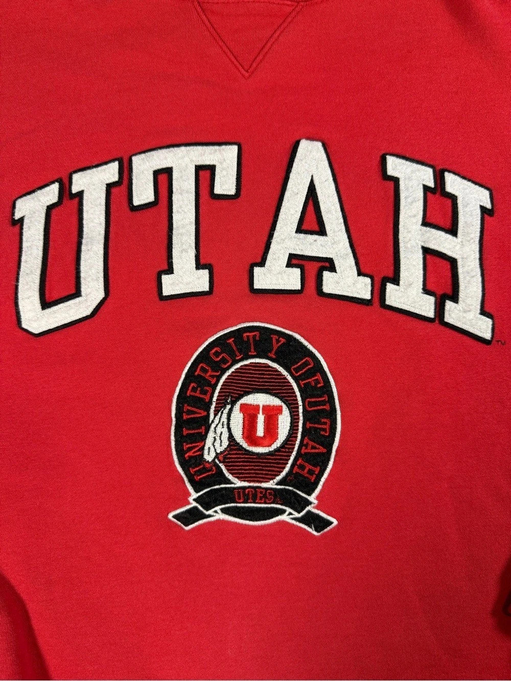Varsity Classics Utah University sweatshirt Red White Color Block Size Medium - Picture 3 of 6